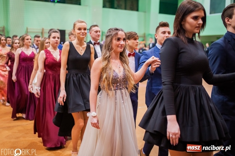 Zdjęcie w galerii na portalu naszraciborz.pl: I LO wybrało na studniówkę Arenę Rafako FOTO i WIDEO wiadomości z regionu