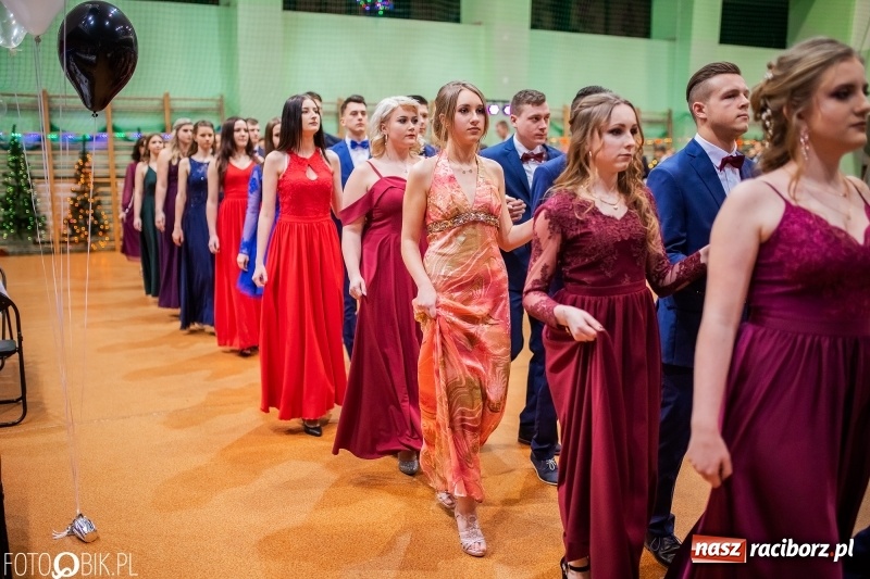 Zdjęcie w galerii na portalu naszraciborz.pl: I LO wybrało na studniówkę Arenę Rafako FOTO i WIDEO wiadomości z regionu