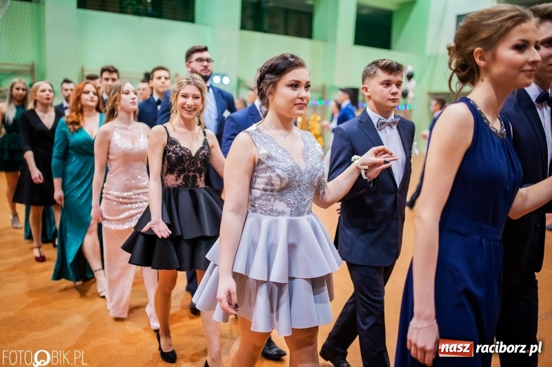 Zdjęcie w galerii na portalu naszraciborz.pl: I LO wybrało na studniówkę Arenę Rafako FOTO i WIDEO wiadomości z regionu