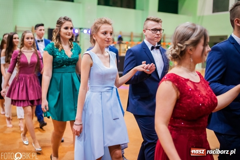 Zdjęcie w galerii na portalu naszraciborz.pl: I LO wybrało na studniówkę Arenę Rafako FOTO i WIDEO wiadomości z regionu