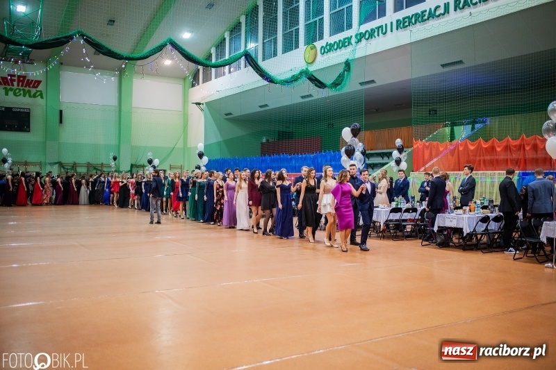 Zdjęcie w galerii na portalu naszraciborz.pl: I LO wybrało na studniówkę Arenę Rafako FOTO i WIDEO wiadomości z regionu