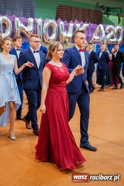 Zdjęcie w galerii na portalu naszraciborz.pl: I LO wybrało na studniówkę Arenę Rafako FOTO i WIDEO wiadomości z regionu