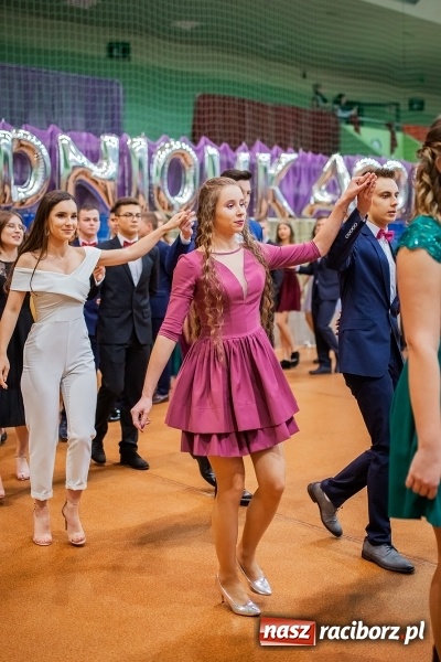 Zdjęcie w galerii na portalu naszraciborz.pl: I LO wybrało na studniówkę Arenę Rafako FOTO i WIDEO wiadomości z regionu