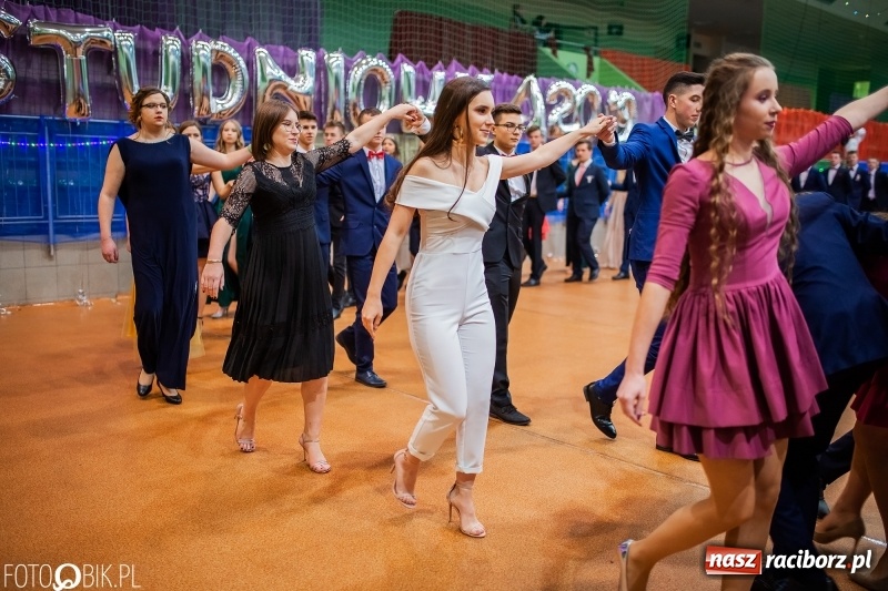 Zdjęcie w galerii na portalu naszraciborz.pl: I LO wybrało na studniówkę Arenę Rafako FOTO i WIDEO wiadomości z regionu