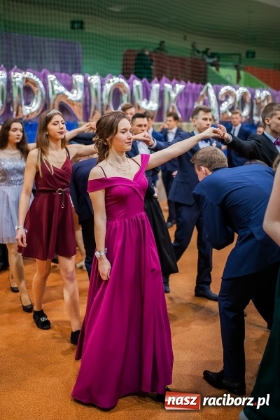 Zdjęcie w galerii na portalu naszraciborz.pl: I LO wybrało na studniówkę Arenę Rafako FOTO i WIDEO wiadomości z regionu