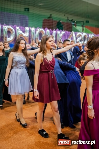 Zdjęcie w galerii na portalu naszraciborz.pl: I LO wybrało na studniówkę Arenę Rafako FOTO i WIDEO wiadomości z regionu