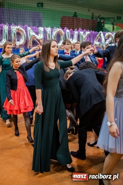 Zdjęcie w galerii na portalu naszraciborz.pl: I LO wybrało na studniówkę Arenę Rafako FOTO i WIDEO wiadomości z regionu