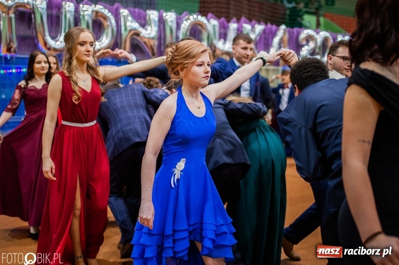 Zdjęcie w galerii na portalu naszraciborz.pl: I LO wybrało na studniówkę Arenę Rafako FOTO i WIDEO wiadomości z regionu