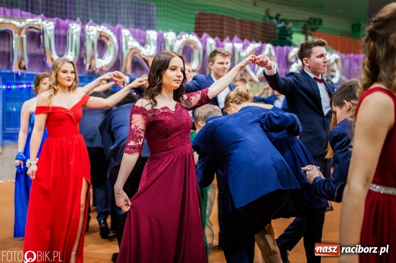 Zdjęcie w galerii na portalu naszraciborz.pl: I LO wybrało na studniówkę Arenę Rafako FOTO i WIDEO wiadomości z regionu