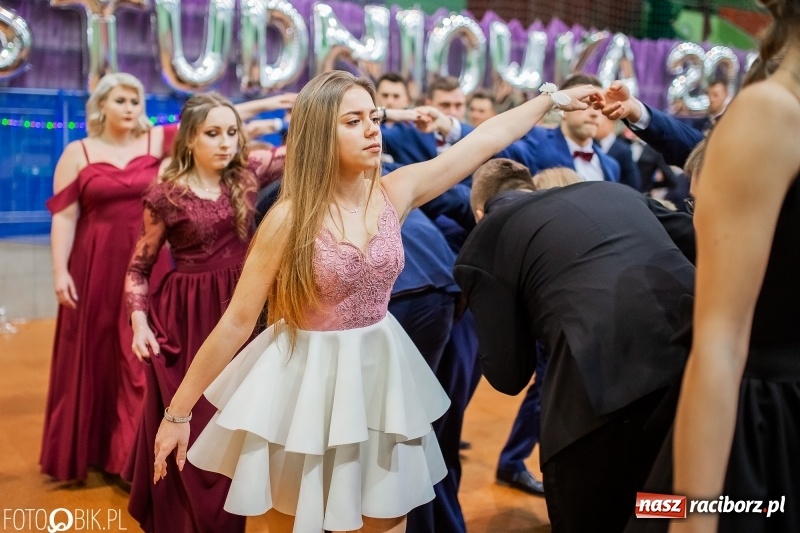 Zdjęcie w galerii na portalu naszraciborz.pl: I LO wybrało na studniówkę Arenę Rafako FOTO i WIDEO wiadomości z regionu
