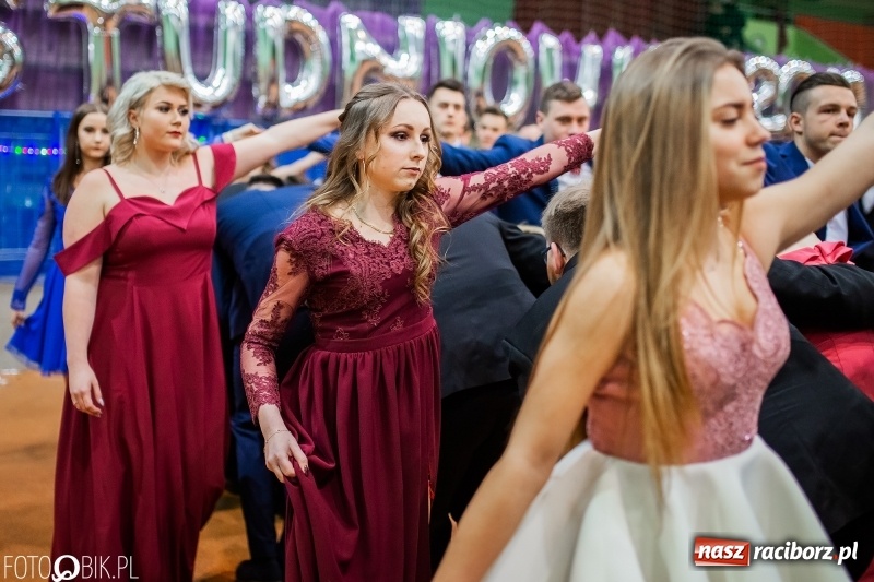 Zdjęcie w galerii na portalu naszraciborz.pl: I LO wybrało na studniówkę Arenę Rafako FOTO i WIDEO wiadomości z regionu