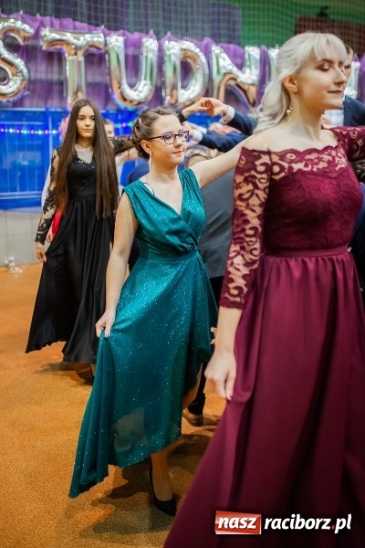 Zdjęcie w galerii na portalu naszraciborz.pl: I LO wybrało na studniówkę Arenę Rafako FOTO i WIDEO wiadomości z regionu