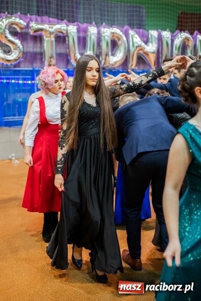 Zdjęcie w galerii na portalu naszraciborz.pl: I LO wybrało na studniówkę Arenę Rafako FOTO i WIDEO wiadomości z regionu