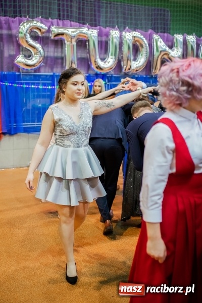 Zdjęcie w galerii na portalu naszraciborz.pl: I LO wybrało na studniówkę Arenę Rafako FOTO i WIDEO wiadomości z regionu