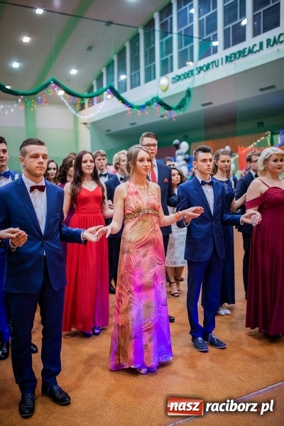 Zdjęcie w galerii na portalu naszraciborz.pl: I LO wybrało na studniówkę Arenę Rafako FOTO i WIDEO wiadomości z regionu