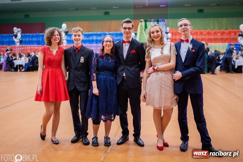 Zdjęcie w galerii na portalu naszraciborz.pl: I LO wybrało na studniówkę Arenę Rafako FOTO i WIDEO wiadomości z regionu