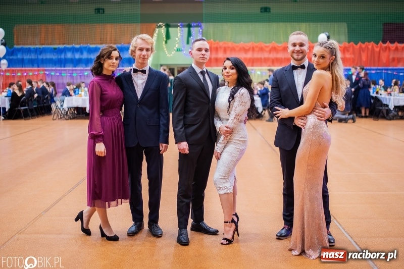 Zdjęcie w galerii na portalu naszraciborz.pl: I LO wybrało na studniówkę Arenę Rafako FOTO i WIDEO wiadomości z regionu