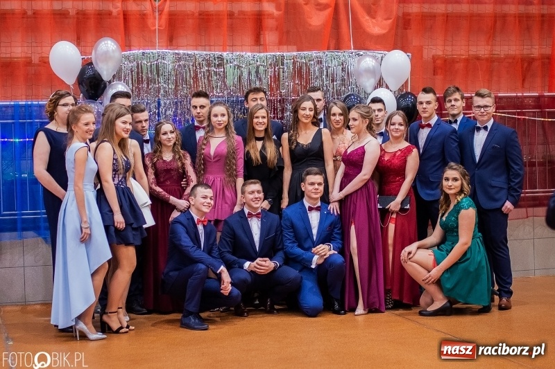 Zdjęcie w galerii na portalu naszraciborz.pl: I LO wybrało na studniówkę Arenę Rafako FOTO i WIDEO wiadomości z regionu