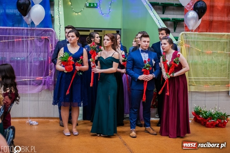 Zdjęcie w galerii na portalu naszraciborz.pl: I LO wybrało na studniówkę Arenę Rafako FOTO i WIDEO wiadomości z regionu