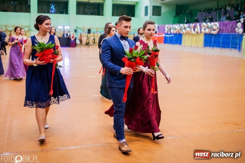 Zdjęcie w galerii na portalu naszraciborz.pl: I LO wybrało na studniówkę Arenę Rafako FOTO i WIDEO wiadomości z regionu