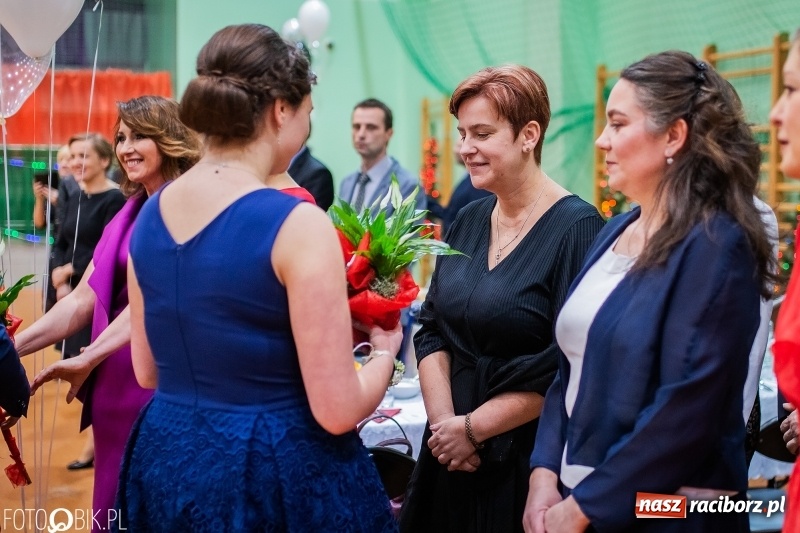 Zdjęcie w galerii na portalu naszraciborz.pl: I LO wybrało na studniówkę Arenę Rafako FOTO i WIDEO wiadomości z regionu