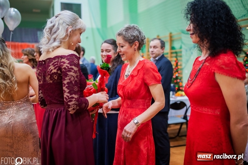 Zdjęcie w galerii na portalu naszraciborz.pl: I LO wybrało na studniówkę Arenę Rafako FOTO i WIDEO wiadomości z regionu