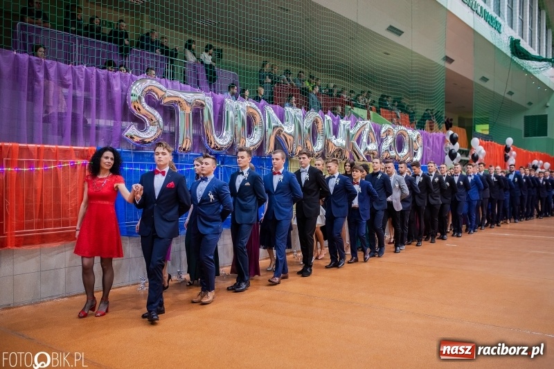 Zdjęcie w galerii na portalu naszraciborz.pl: I LO wybrało na studniówkę Arenę Rafako FOTO i WIDEO wiadomości z regionu