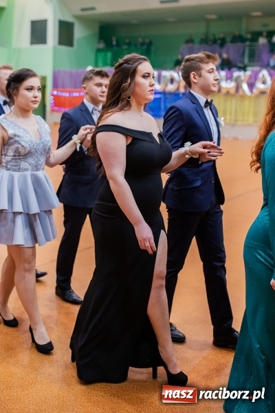 Zdjęcie w galerii na portalu naszraciborz.pl: I LO wybrało na studniówkę Arenę Rafako FOTO i WIDEO wiadomości z regionu