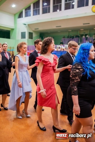Zdjęcie w galerii na portalu naszraciborz.pl: I LO wybrało na studniówkę Arenę Rafako FOTO i WIDEO wiadomości z regionu