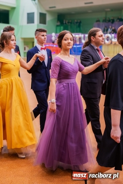 Zdjęcie w galerii na portalu naszraciborz.pl: I LO wybrało na studniówkę Arenę Rafako FOTO i WIDEO wiadomości z regionu