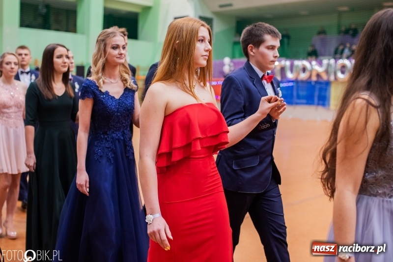 Zdjęcie w galerii na portalu naszraciborz.pl: I LO wybrało na studniówkę Arenę Rafako FOTO i WIDEO wiadomości z regionu