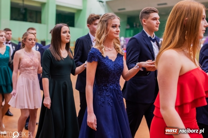 Zdjęcie w galerii na portalu naszraciborz.pl: I LO wybrało na studniówkę Arenę Rafako FOTO i WIDEO wiadomości z regionu