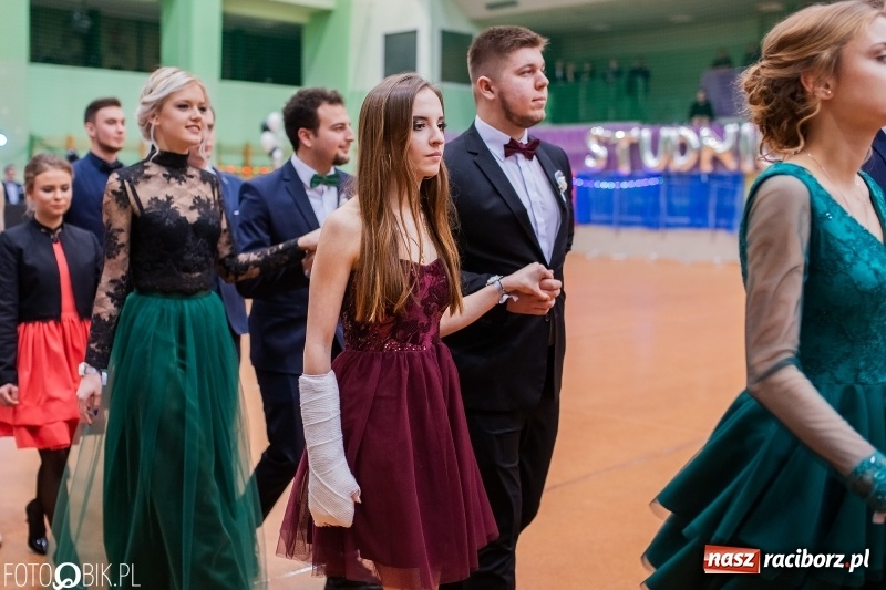 Zdjęcie w galerii na portalu naszraciborz.pl: I LO wybrało na studniówkę Arenę Rafako FOTO i WIDEO wiadomości z regionu