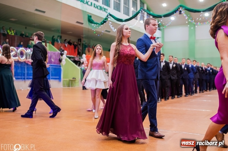 Zdjęcie w galerii na portalu naszraciborz.pl: I LO wybrało na studniówkę Arenę Rafako FOTO i WIDEO wiadomości z regionu