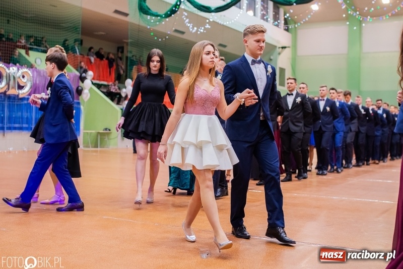 Zdjęcie w galerii na portalu naszraciborz.pl: I LO wybrało na studniówkę Arenę Rafako FOTO i WIDEO wiadomości z regionu