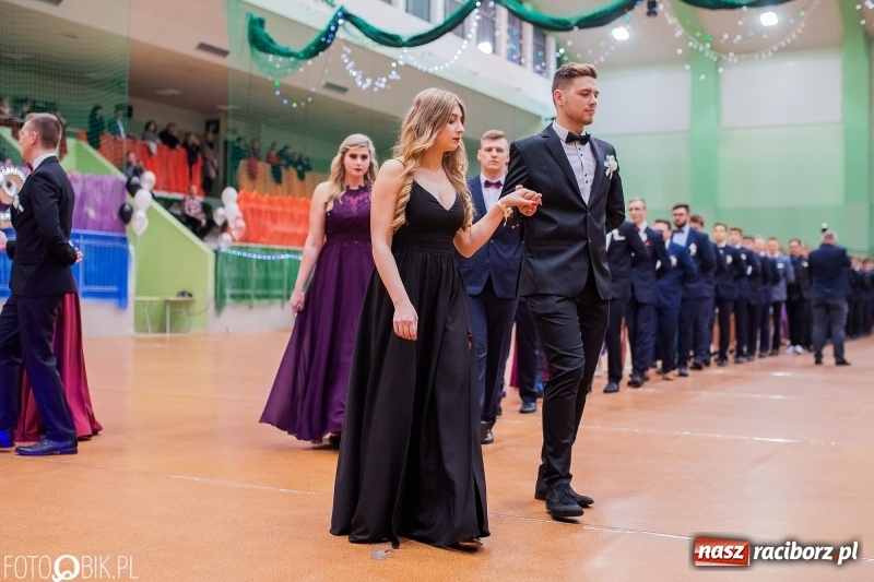 Zdjęcie w galerii na portalu naszraciborz.pl: I LO wybrało na studniówkę Arenę Rafako FOTO i WIDEO wiadomości z regionu