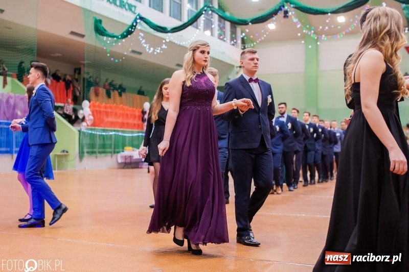 Zdjęcie w galerii na portalu naszraciborz.pl: I LO wybrało na studniówkę Arenę Rafako FOTO i WIDEO wiadomości z regionu