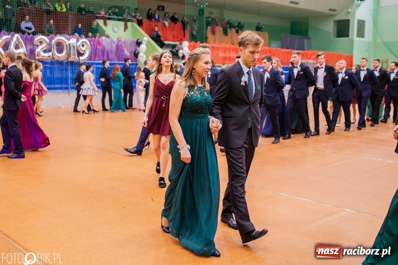 Zdjęcie w galerii na portalu naszraciborz.pl: I LO wybrało na studniówkę Arenę Rafako FOTO i WIDEO wiadomości z regionu