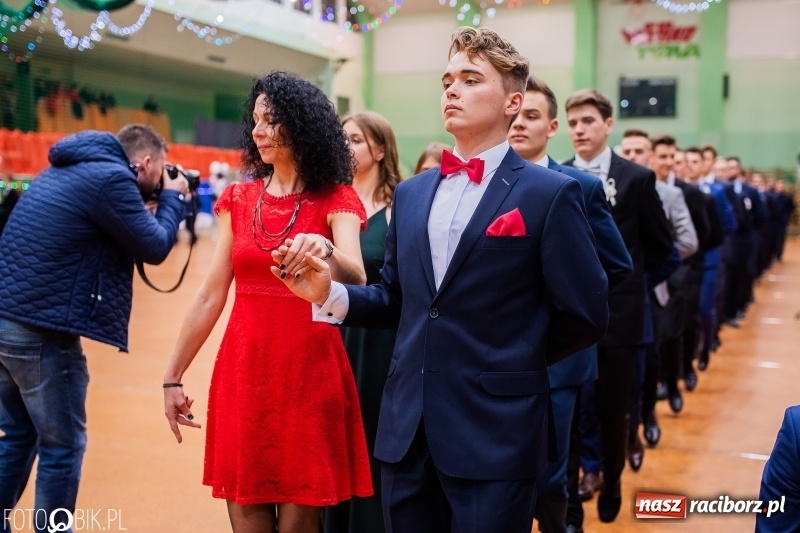 Zdjęcie w galerii na portalu naszraciborz.pl: I LO wybrało na studniówkę Arenę Rafako FOTO i WIDEO wiadomości z regionu