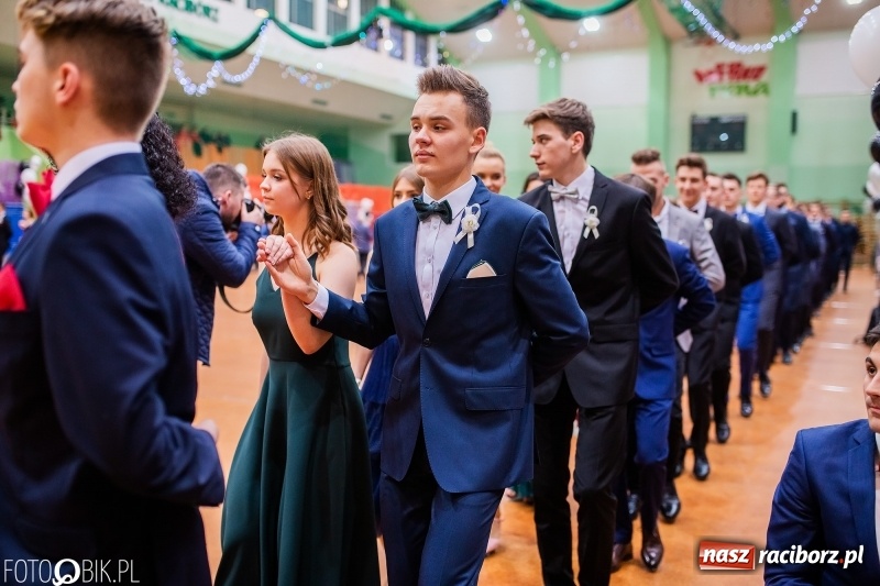 Zdjęcie w galerii na portalu naszraciborz.pl: I LO wybrało na studniówkę Arenę Rafako FOTO i WIDEO wiadomości z regionu