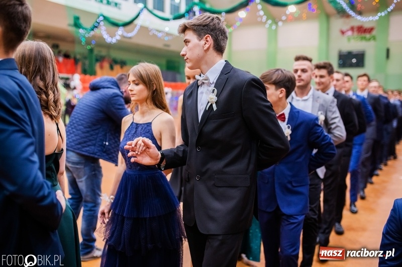 Zdjęcie w galerii na portalu naszraciborz.pl: I LO wybrało na studniówkę Arenę Rafako FOTO i WIDEO wiadomości z regionu