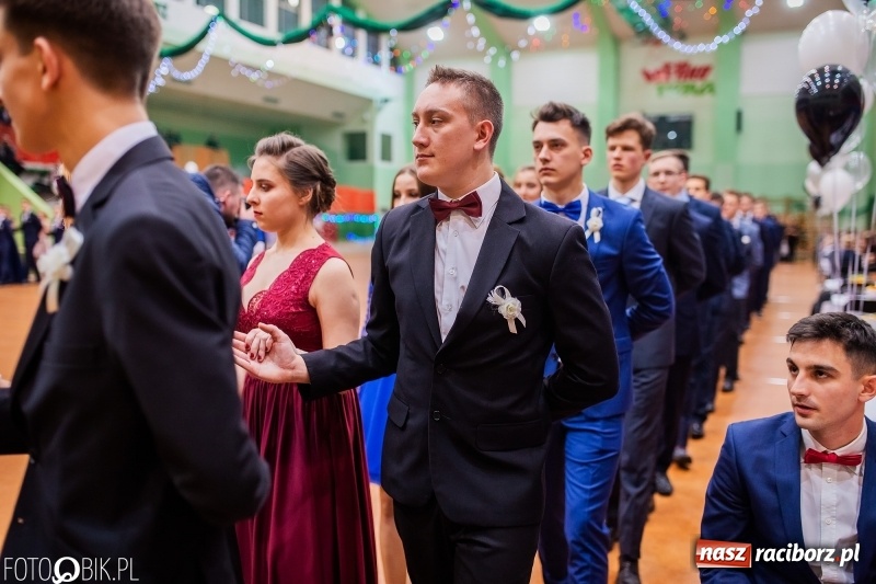 Zdjęcie w galerii na portalu naszraciborz.pl: I LO wybrało na studniówkę Arenę Rafako FOTO i WIDEO wiadomości z regionu