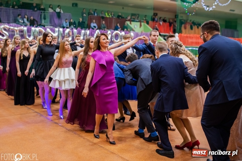 Zdjęcie w galerii na portalu naszraciborz.pl: I LO wybrało na studniówkę Arenę Rafako FOTO i WIDEO wiadomości z regionu