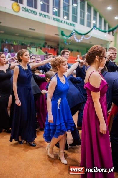 Zdjęcie w galerii na portalu naszraciborz.pl: I LO wybrało na studniówkę Arenę Rafako FOTO i WIDEO wiadomości z regionu