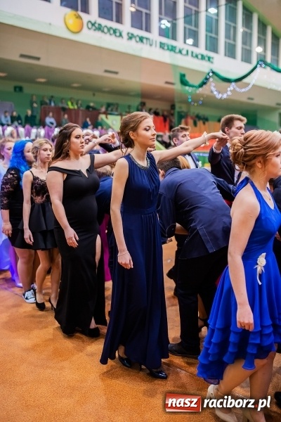 Zdjęcie w galerii na portalu naszraciborz.pl: I LO wybrało na studniówkę Arenę Rafako FOTO i WIDEO wiadomości z regionu