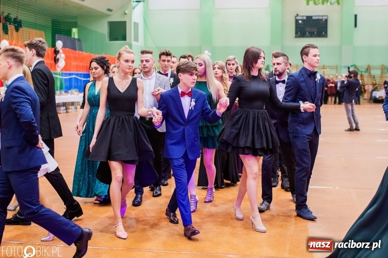 Zdjęcie w galerii na portalu naszraciborz.pl: I LO wybrało na studniówkę Arenę Rafako FOTO i WIDEO wiadomości z regionu