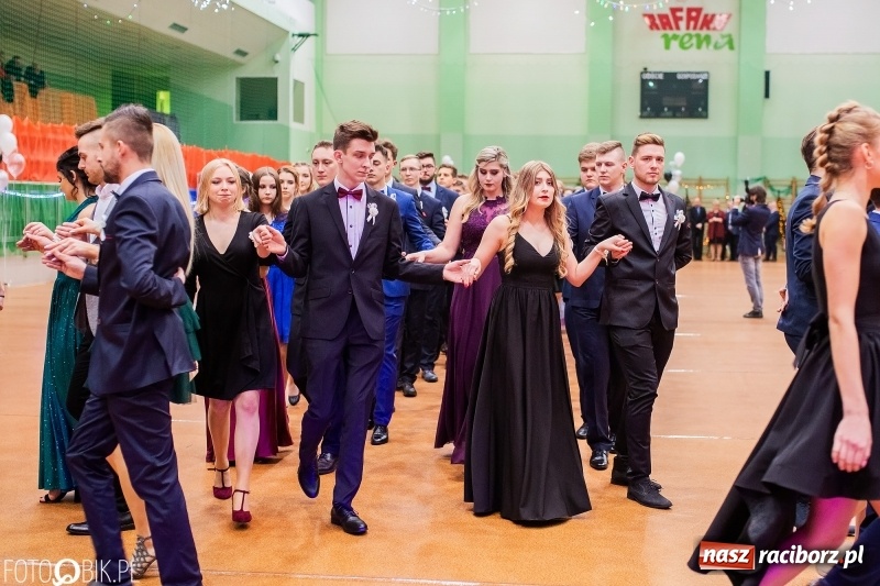 Zdjęcie w galerii na portalu naszraciborz.pl: I LO wybrało na studniówkę Arenę Rafako FOTO i WIDEO wiadomości z regionu