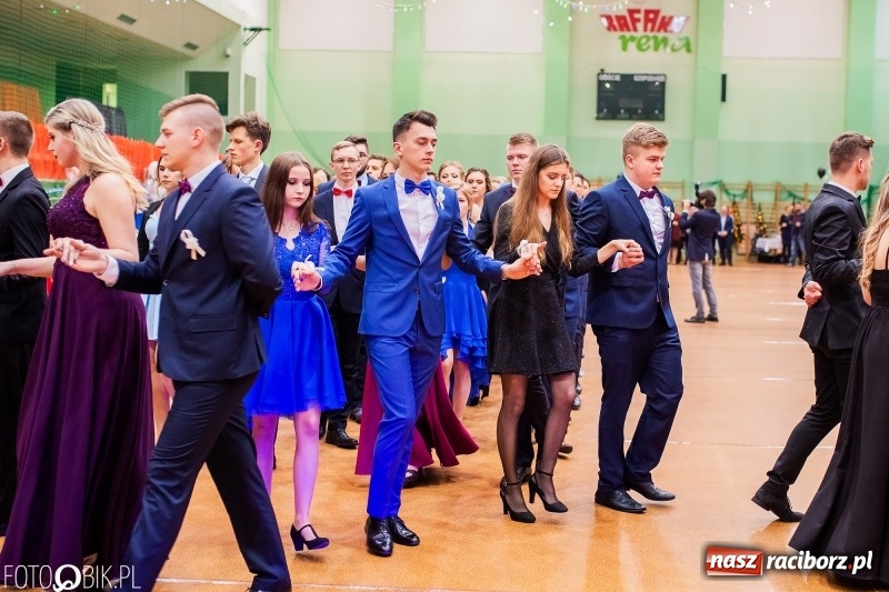 Zdjęcie w galerii na portalu naszraciborz.pl: I LO wybrało na studniówkę Arenę Rafako FOTO i WIDEO wiadomości z regionu