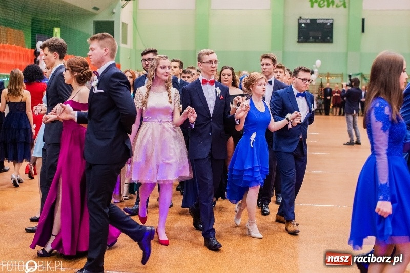 Zdjęcie w galerii na portalu naszraciborz.pl: I LO wybrało na studniówkę Arenę Rafako FOTO i WIDEO wiadomości z regionu