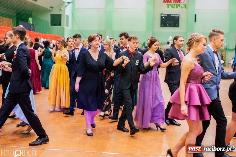 Zdjęcie w galerii na portalu naszraciborz.pl: I LO wybrało na studniówkę Arenę Rafako FOTO i WIDEO wiadomości z regionu